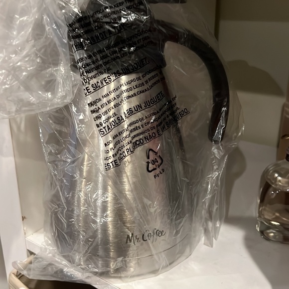 Mr. Coffee Olympia 1 Quart Insulated Stainless Steel Thermal Coffee Pot NIB - Picture 2 of 3